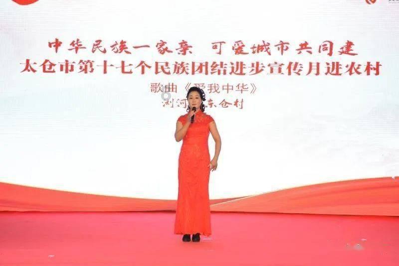 夏季的时尚女孩